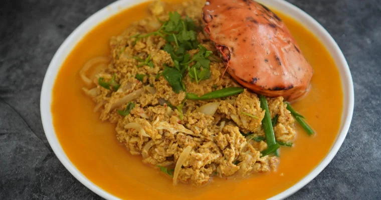 Stir Fried Crab with Curry Powder and Eggs